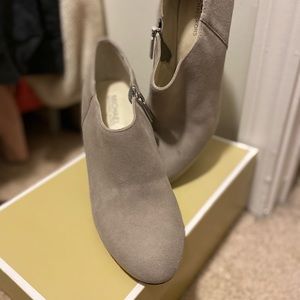 Michael kors pearl gray suede Sammy ankle boot